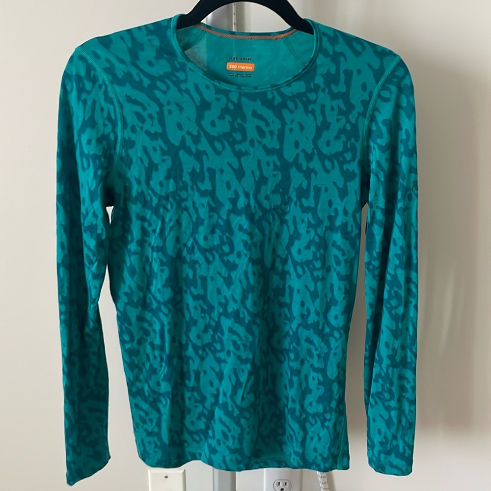 Icebreaker merino wool long sleeve top, size M